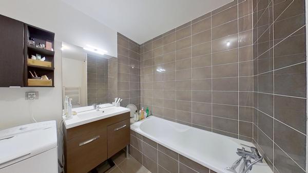 Appartement
         3 pièces
        - 73 m² Exclusivité 345 000 € *