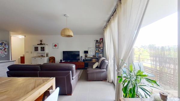 Appartement
         3 pièces
        - 73 m² Exclusivité 345 000 € *