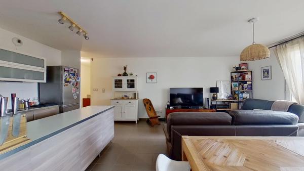 Appartement
         3 pièces
        - 73 m² Exclusivité 345 000 € *