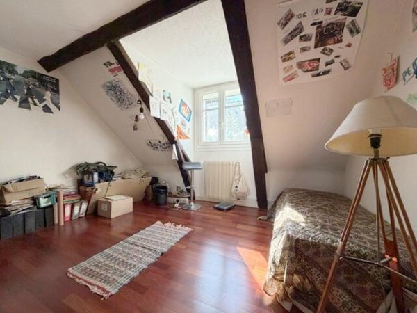 Maison 9 pièce(s) 7 chambre(s) 235 m²