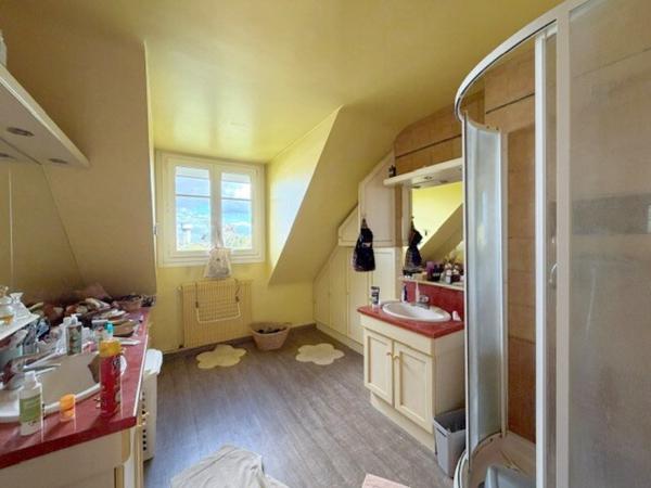 Maison 9 pièce(s) 7 chambre(s) 235 m²