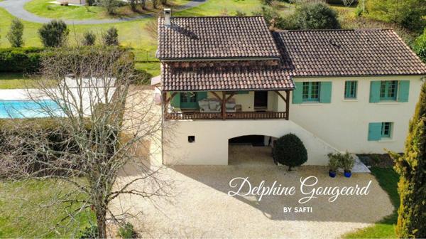 Belle maison de 170m2, piscine et vue dégagée, à deux pas des commerces.