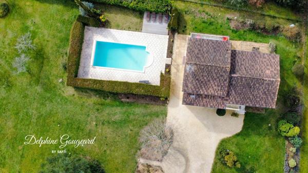 Belle maison de 170m2, piscine et vue dégagée, à deux pas des commerces.