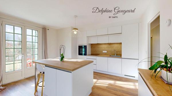 Belle maison de 170m2, piscine et vue dégagée, à deux pas des commerces.