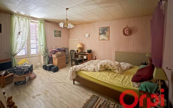 Maison à vendre    3 pièces •  Saint-Amand-Montrond