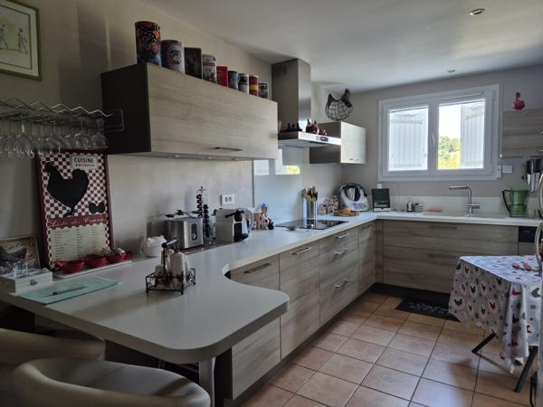 Montagrier (24350) Dordogne- Montagrier - Maison à vendre 138m² - trois chambres - piscine - terrain clos.