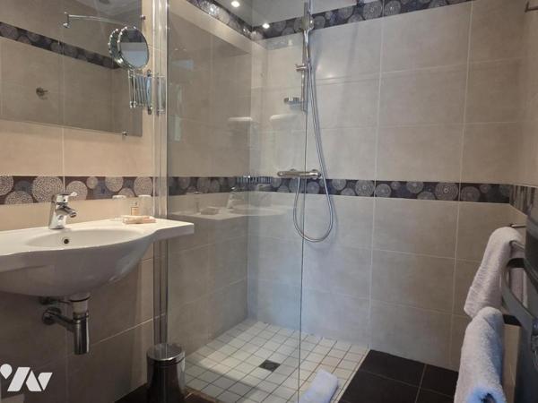 Ensemble immobilier avec chambres d'hôtes