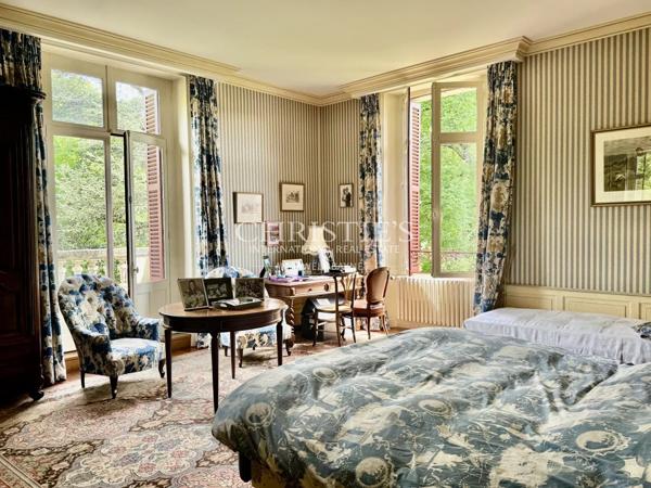 Magnifique domaine de 150Ha de près et forêts pres de Chatellerault