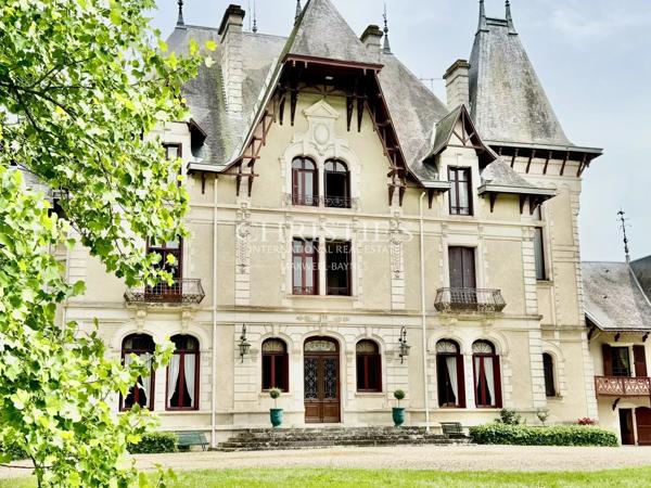 Magnifique domaine de 150Ha de près et forêts pres de Chatellerault