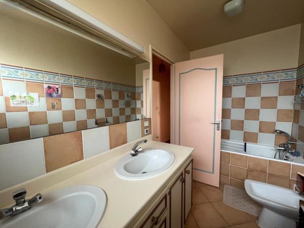 Appartement ancien à vendre à Les Lilas en Seine-Saint-Denis (93260), ref : 66018/2025/10/2-VI