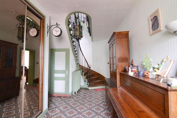 MAISON BOURGEOISE 186 M2 AVEC PISCINE CHAUFFÉE ET COUVERTE 320 000