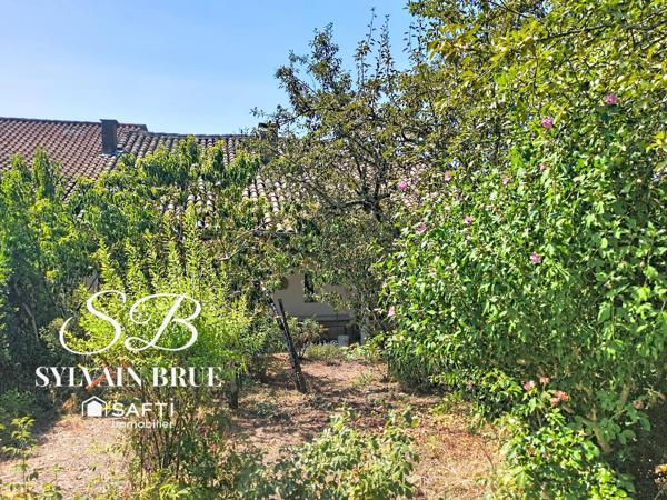 Maison de village avec jardin et dépendance