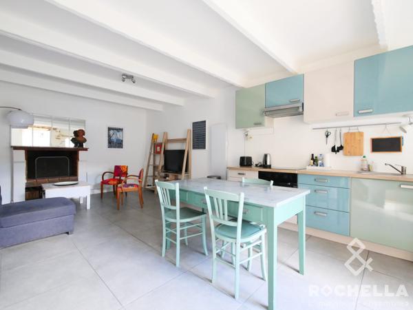 Maison rénovée avec dépendances et jardin