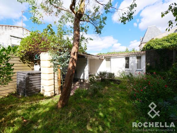 Maison rénovée avec dépendances et jardin