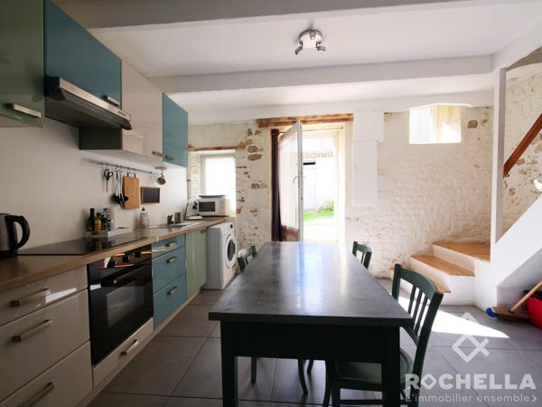 Maison rénovée avec dépendances et jardin