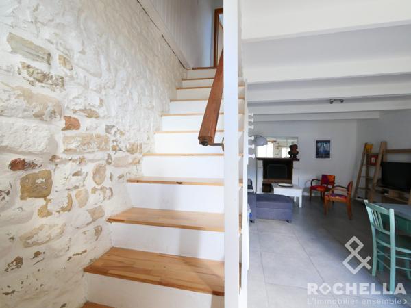 Maison rénovée avec dépendances et jardin