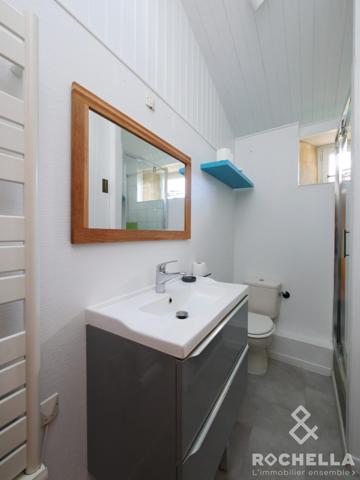 Maison rénovée avec dépendances et jardin