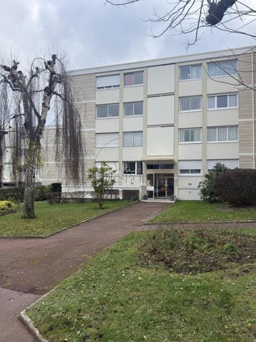 Chambourcy (78240) Agréable appartement F4 de 84 m² à Chambourcy, proche de Saint-Germain-en-Laye.