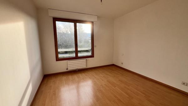 4 pièces - 93m2 habitable- Centre-ville de St Julien