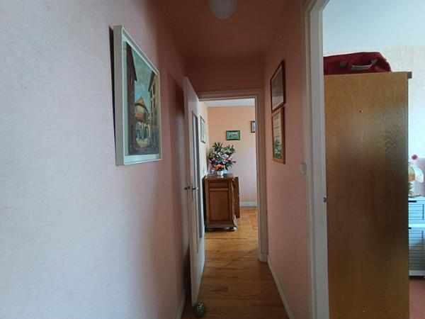 Appartement à vendre à Vannes 3 pièces environ 60m² idéalement situé à 2 pas de l'intra muros de Vannes.