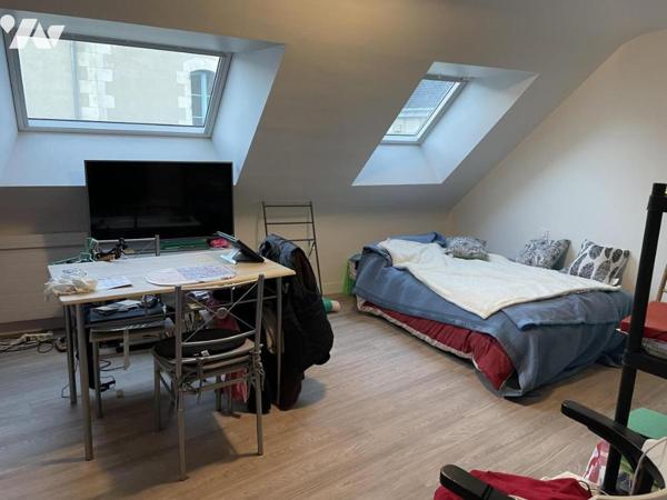 A VENDRE 56 VANNES Intra muros idéal investisseur : local commercial, garage et 3 appartements loués