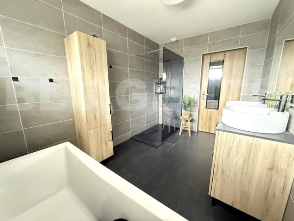 Plain-pied rénové avec grand sous-sol et jardin – Courrières