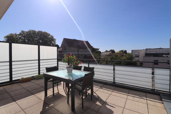 Très Rare ! Appartement avec terrasse de 22m² + box + parking + cave en plein centre-ville!