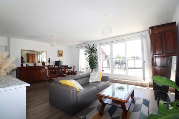 Très Rare ! Appartement avec terrasse de 22m² + box + parking + cave en plein centre-ville!