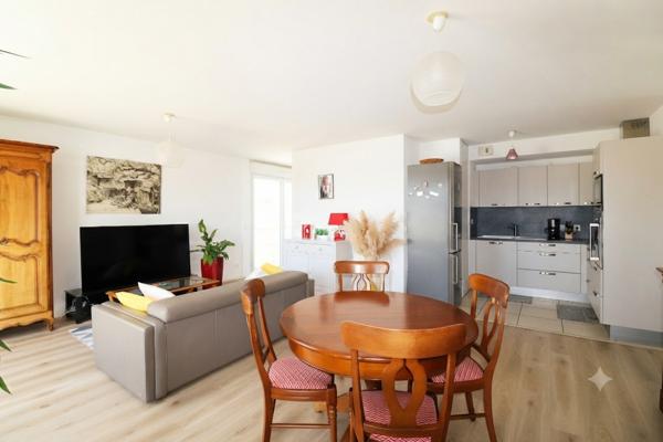 Très Rare ! Appartement avec terrasse de 22m² + box + parking + cave en plein centre-ville!