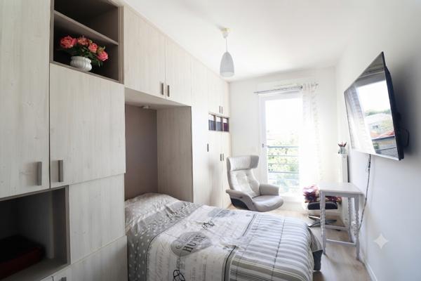 Très Rare ! Appartement avec terrasse de 22m² + box + parking + cave en plein centre-ville!