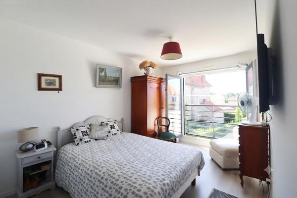Très Rare ! Appartement avec terrasse de 22m² + box + parking + cave en plein centre-ville!