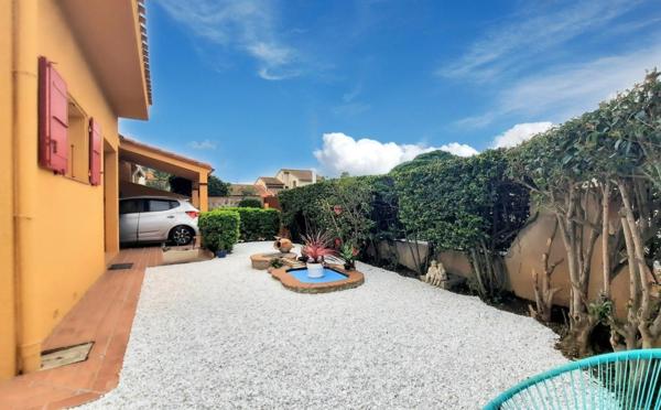 Maison de ville en 3 face avec piscine et garage