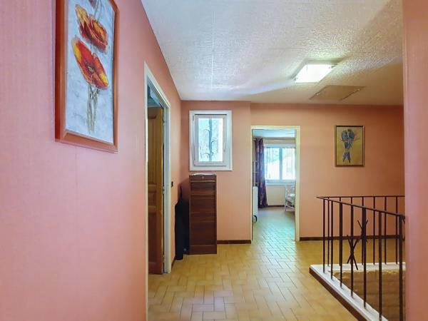 Maison de ville en 3 face avec piscine et garage