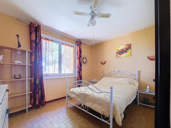 Maison de ville en 3 face avec piscine et garage