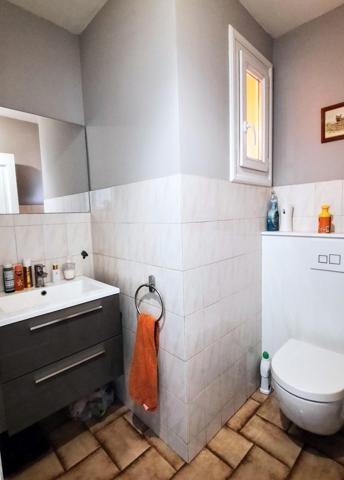 Maison de ville en 3 face avec piscine et garage