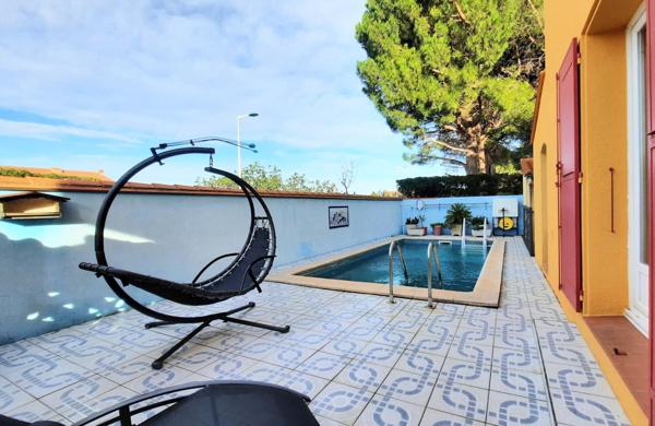 Maison de ville en 3 face avec piscine et garage