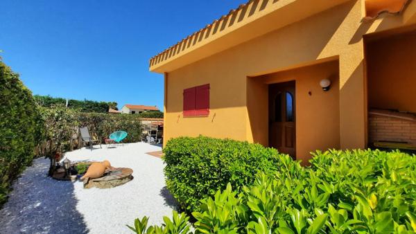 Maison de ville en 3 face avec piscine et garage