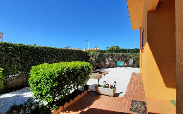 Maison de ville en 3 face avec piscine et garage