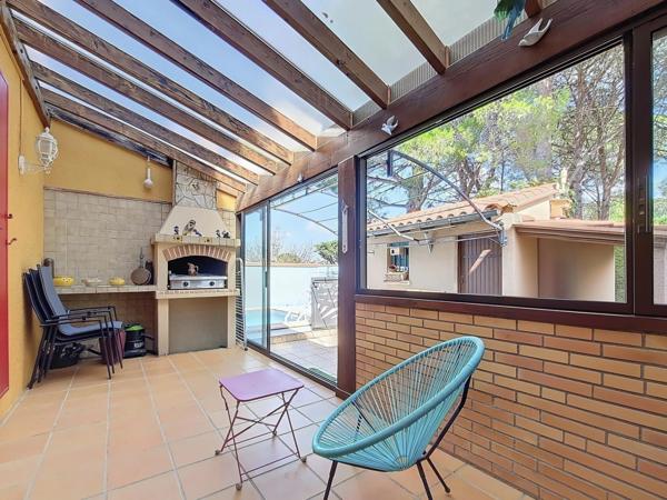 Maison de ville en 3 face avec piscine et garage