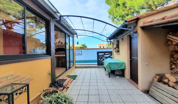 Maison de ville en 3 face avec piscine et garage