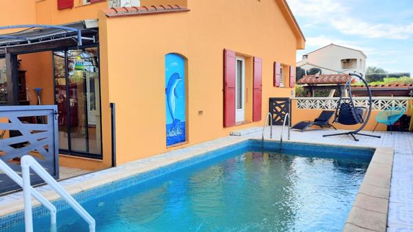 Maison de ville en 3 face avec piscine et garage