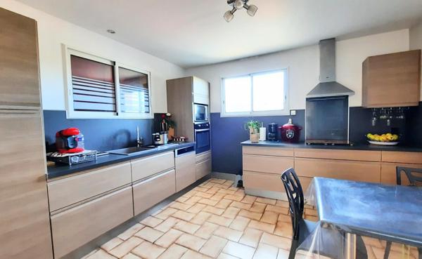 Maison de ville en 3 face avec piscine et garage