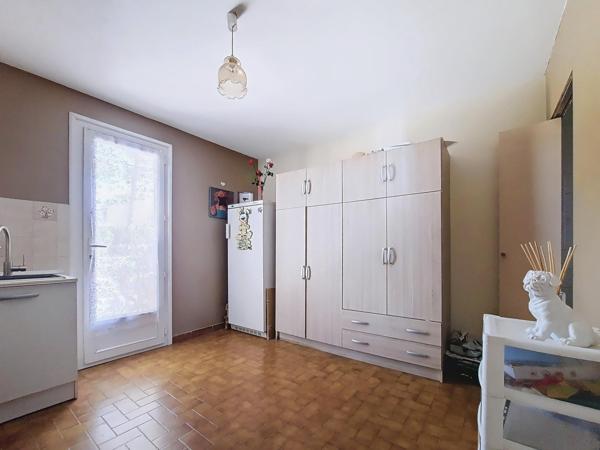 Maison de ville en 3 face avec piscine et garage