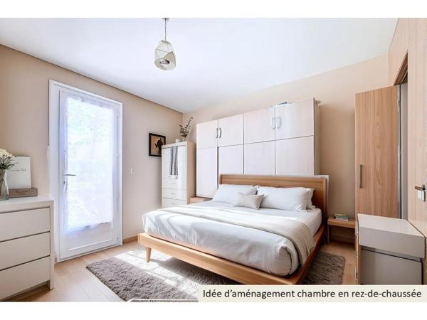 Maison de ville en 3 face avec piscine et garage