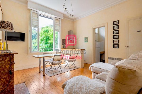 ARCACHON - Appartement de caractère avec jardin privatif au sein d'une remarquable villa Arcachonnaise