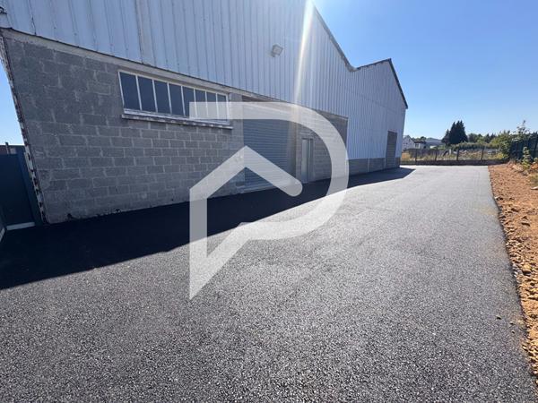 Entrepôt / Local industriel 587 m2