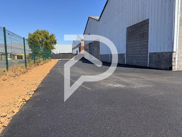 Entrepôt / Local industriel 587 m2