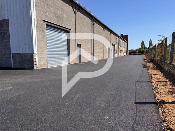 Entrepôt / Local industriel 587 m2