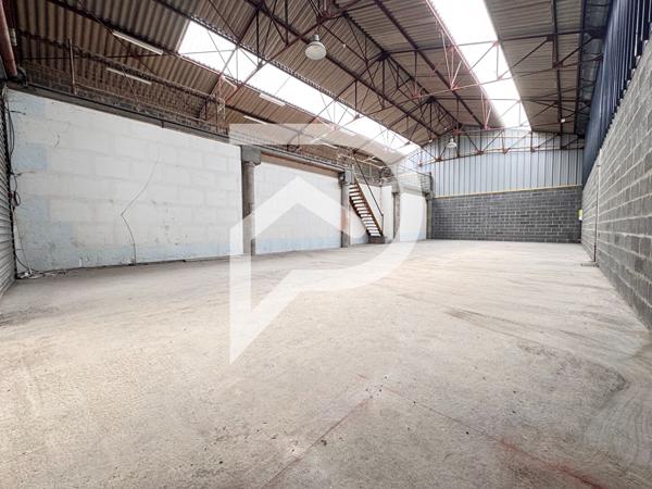 Entrepôt / Local industriel 587 m2