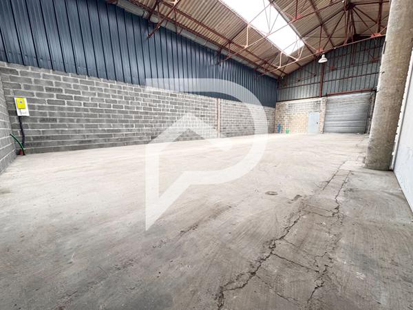 Entrepôt / Local industriel 587 m2